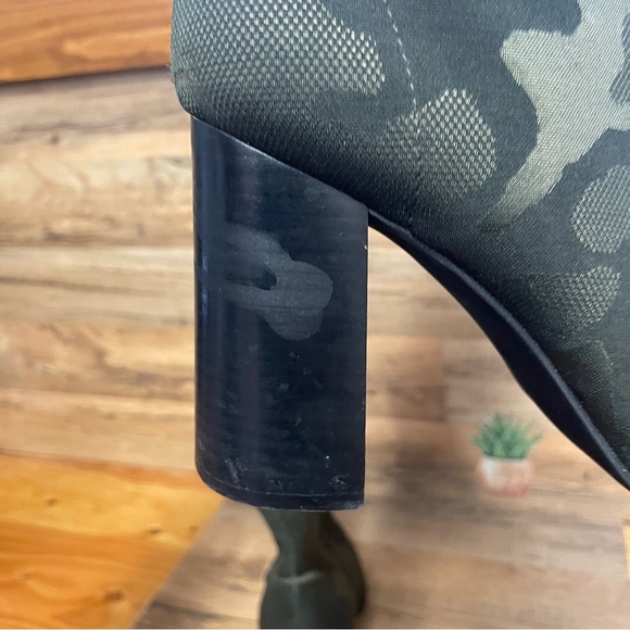 Jeffrey Campbell Green Camo Print Going Out Siren Ankle Sock Boot Sz 9.5 - Picture 9 of 11